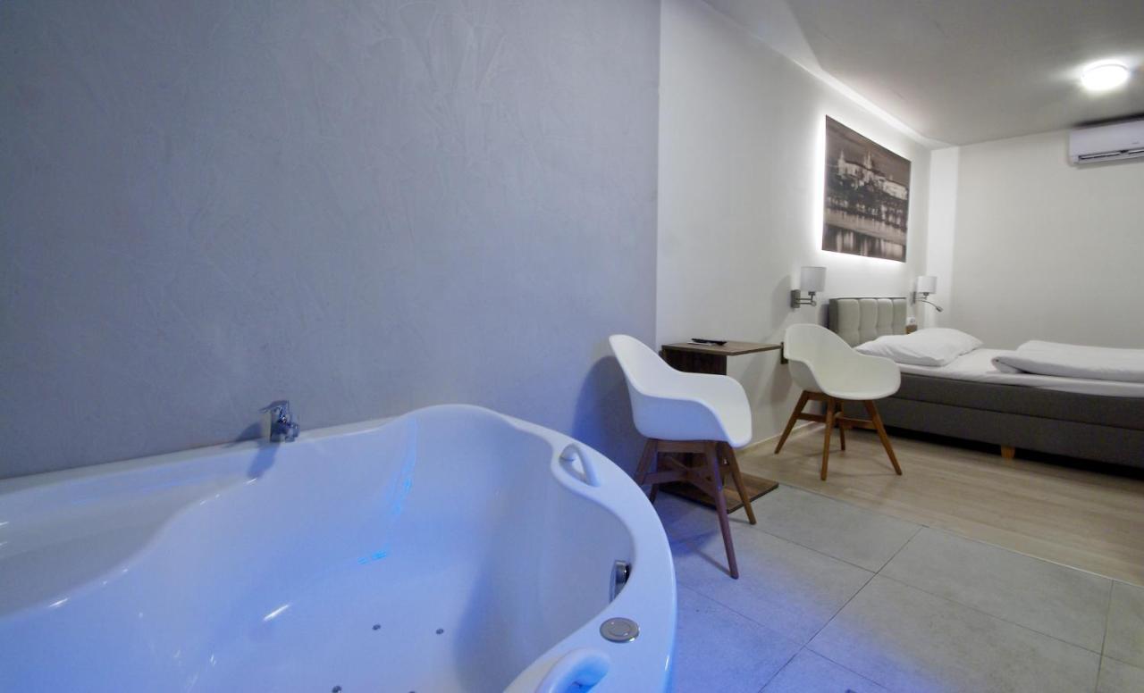 Adeba Hotel ปราก ภายนอก รูปภาพ